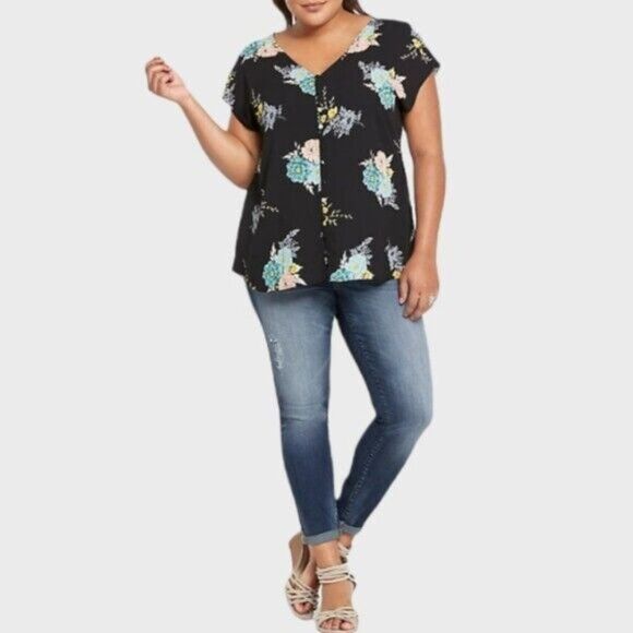Torrid Black Garden Gush Floral Print Georgette Button Front Blouse Size 1 or 1X - Picture 2 of 8